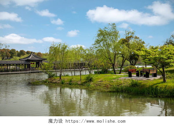 中国著名风景名胜江苏省扬州市瘦西湖扬州瘦西湖上花园水边